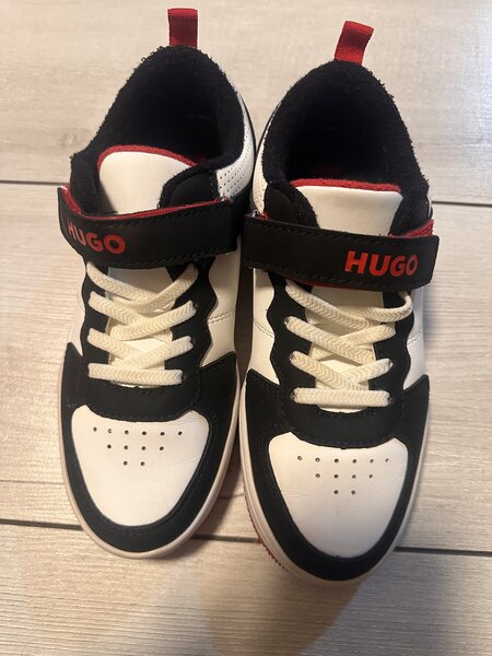 Adidasi Hugo Boss marimea 34.